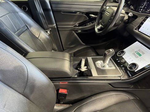 Used 2020 Land Rover Range Rover Evoque SE image 6