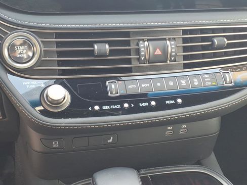 Certified 2023 Lexus LS 500 AWD w/ Interior Upgrade Package image 11