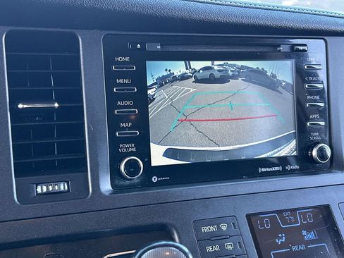 Used 2018 Toyota Sienna SE w/ SE Preferred Package image 23