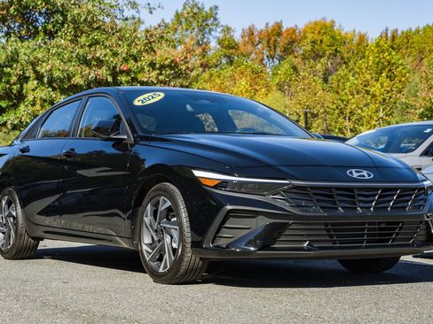 Certified 2025 Hyundai Elantra Sport image 1