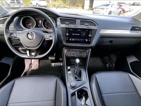 Used 2019 Volkswagen Tiguan SE image 15