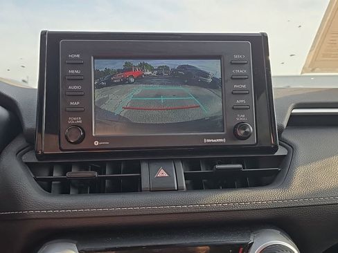Used 2021 Toyota RAV4 LE AWD/4WD image 17