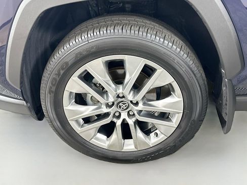 Used 2025 Toyota RAV4 XLE Premium FWD image 32
