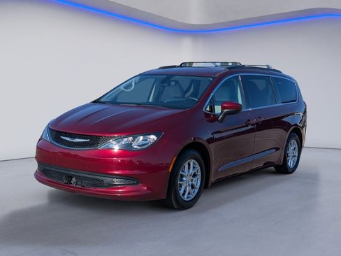 Used 2021 Chrysler Voyager Lxi image 5