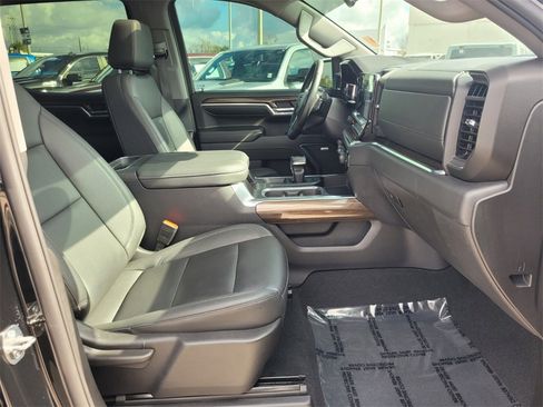 Used 2024 Chevrolet Silverado 1500 LT Trail Boss w/ Convenience Package II image 19