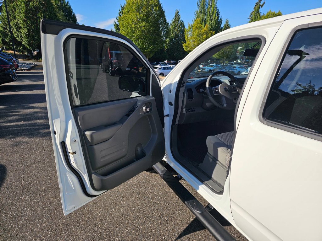 Used 2021 Nissan Frontier SV w/ Midnight Edition Floor Mats AWD/4WD image 18