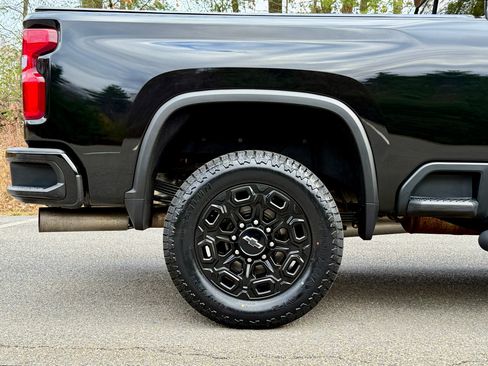 Used 2022 Chevrolet Silverado 2500 LTZ w/ LTZ Plus Package image 11