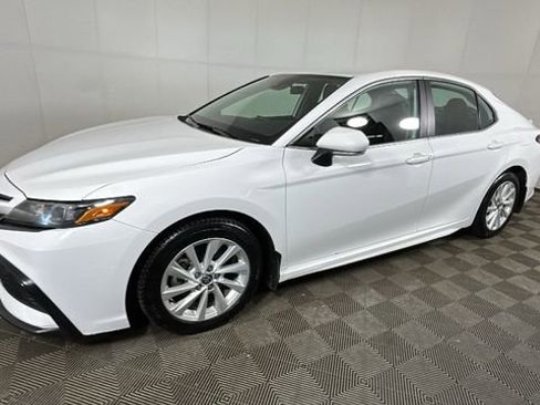 Used 2024 Toyota Camry SE FWD image 7