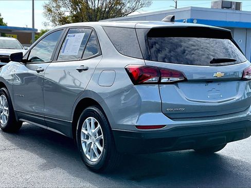 Used 2023 Chevrolet Equinox LS w/ LS Convenience Package FWD image 3