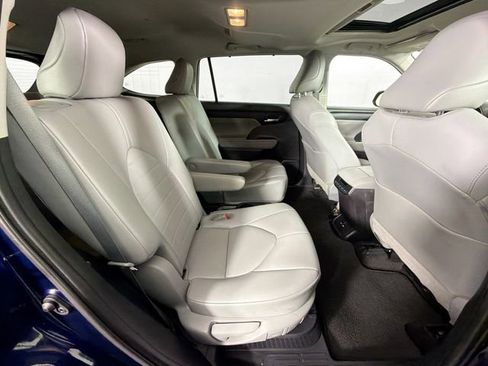 Used 2021 Toyota Highlander XLE image 27