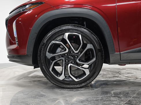 Used 2025 Chevrolet Trax RS w/ Driver Confidence Package image 3