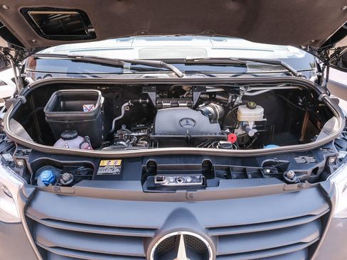 Used 2024 Mercedes-Benz Sprinter 2500 image 32