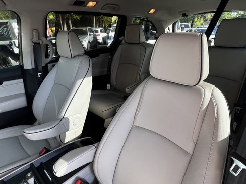 Used 2025 Honda Odyssey Touring image 18