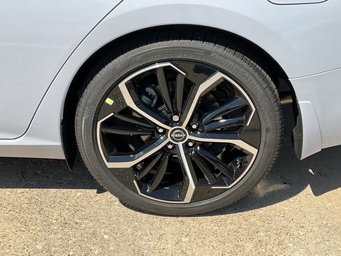 New 2025 Nissan Altima 2.5 SR image 8