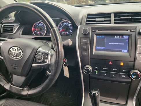 Used 2015 Toyota Camry SE FWD image 25
