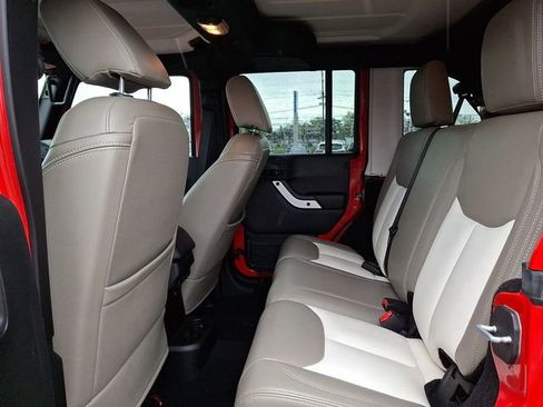 Used 2015 Jeep Wrangler Unlimited Sahara w/ Quick Order Package 24X AWD/4WD image 10