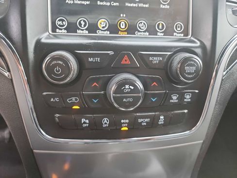 Used 2018 Jeep Grand Cherokee Limited image 25