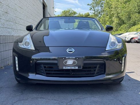 Used 2013 Nissan 370Z Touring RWD image 9