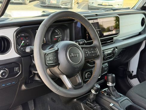 Used 2024 Jeep Wrangler Unlimited w/ Convenience Group AWD/4WD image 22