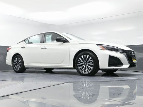 Used 2025 Nissan Altima 2.5 SV image 45