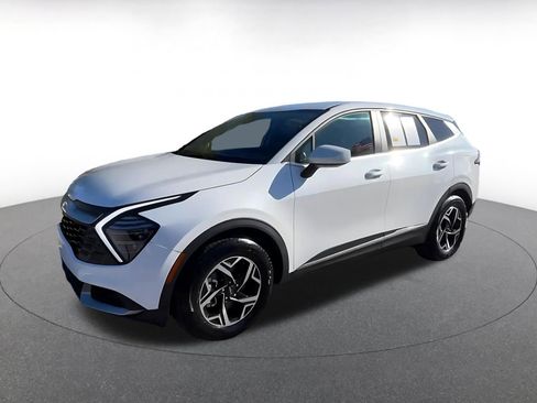 Used 2025 Kia Sportage LX image 8