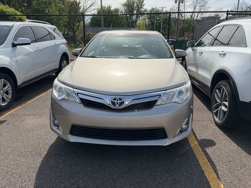 Used 2014 Toyota Camry XLE FWD image 2