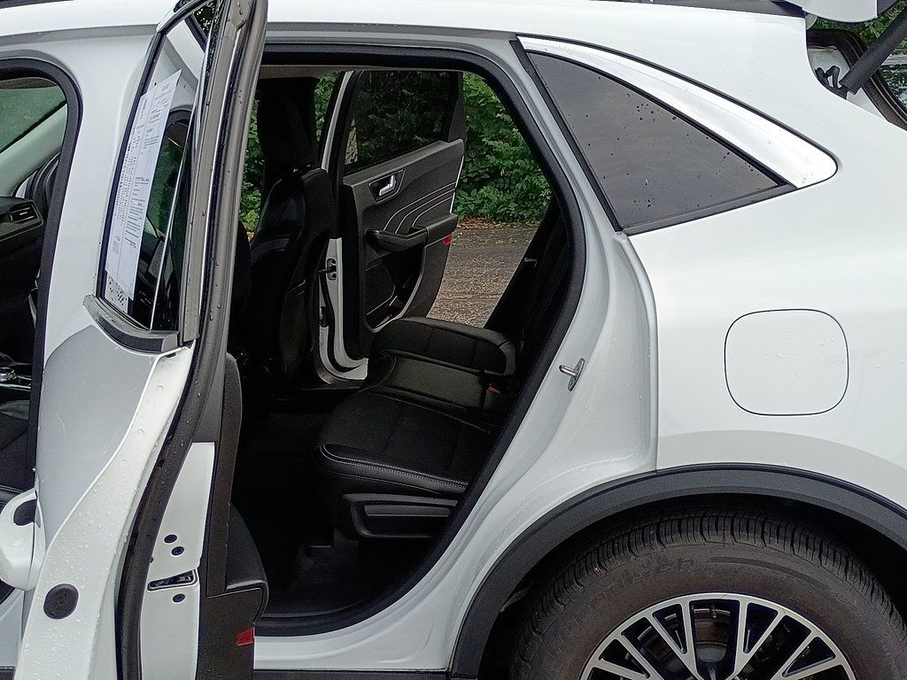 Used 2023 Ford Escape SE FWD image 13