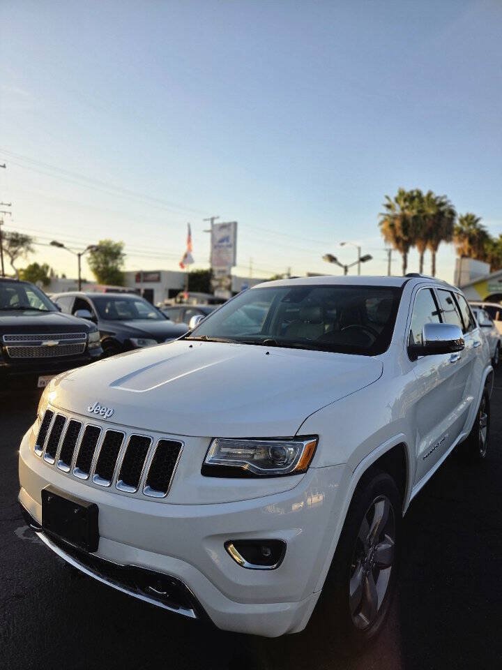 Used 2015 Jeep Grand Cherokee Overland w/ Advanced Technology Group AWD/4WD image 8