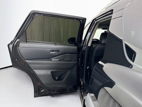Used 2024 Nissan Pathfinder SL AWD/4WD image 26