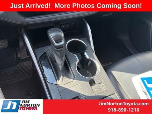 Used 2021 Toyota Highlander XLE image 15