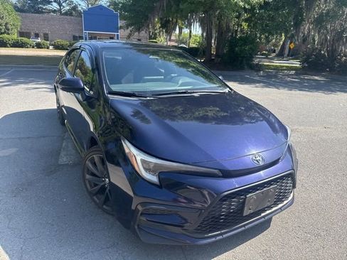 Used 2023 Toyota Corolla SE w/ SE Premium Package image 4