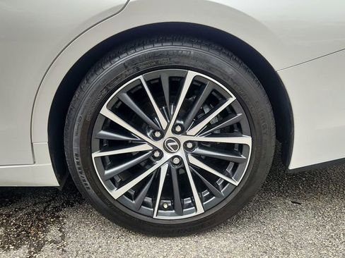 Used 2024 Lexus ES 350 w/ Premium Package FWD image 32
