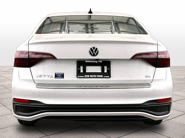 Used 2023 Volkswagen Jetta SE w/ Panoramic Sunroof Package FWD image 4
