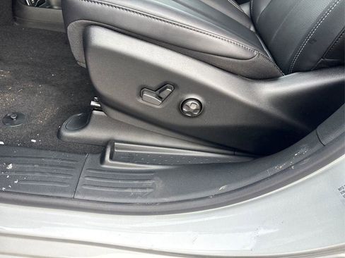 New 2026 Chrysler Pacifica Select FWD image 18