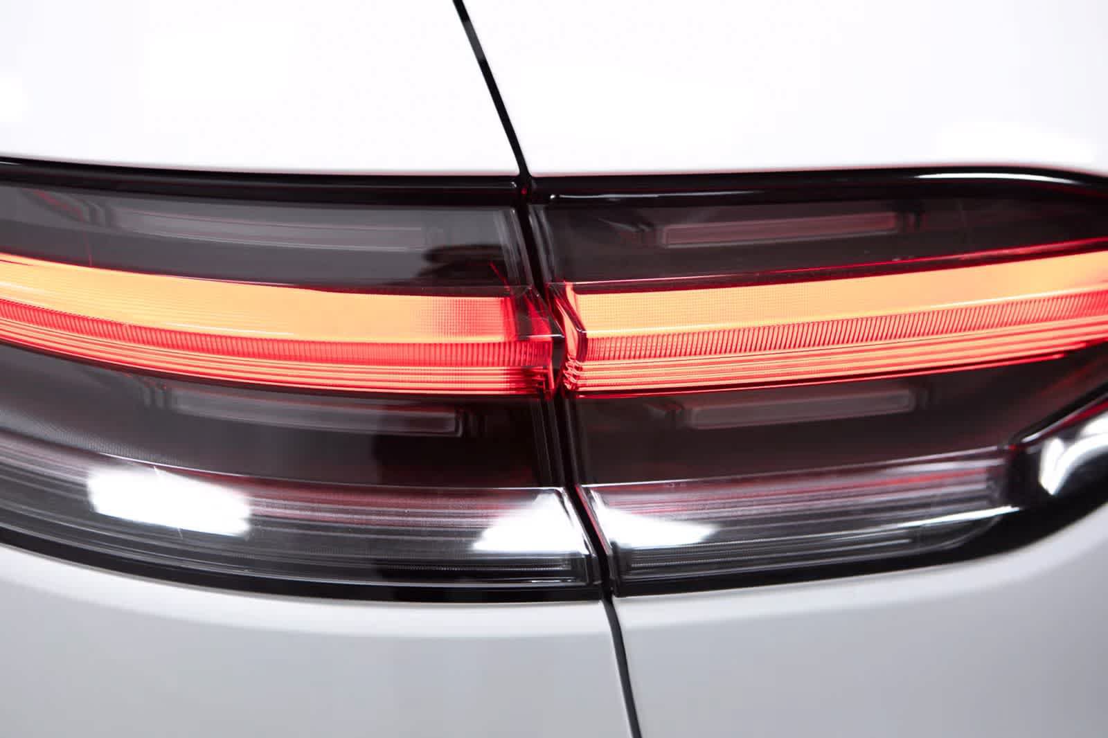 Certified 2026 Porsche Macan AWD/4WD image 19