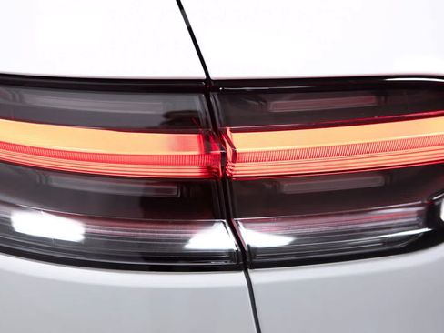 Certified 2026 Porsche Macan AWD/4WD image 19