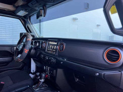 Used 2023 Jeep Gladiator Mojave AWD/4WD image 25
