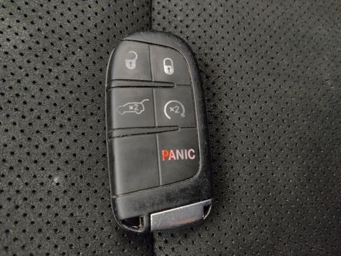 Used 2019 Jeep Grand Cherokee Altitude image 32