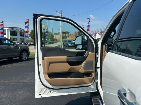 Used 2024 Ford F250 Lariat w/ Chrome Package AWD/4WD image 18