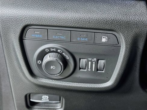 Used 2022 Jeep Grand Cherokee Overland w/ Advanced Protech Group III AWD/4WD image 17