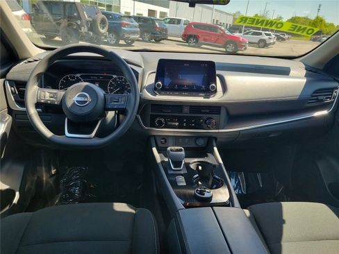 Used 2024 Nissan Rogue S AWD/4WD image 9