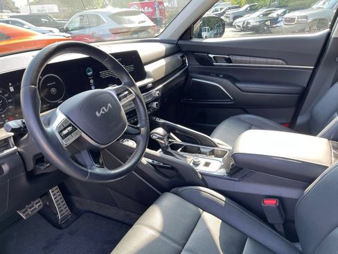 Used 2025 Kia Telluride SX w/ SX Captain's Chair Package AWD/4WD image 6