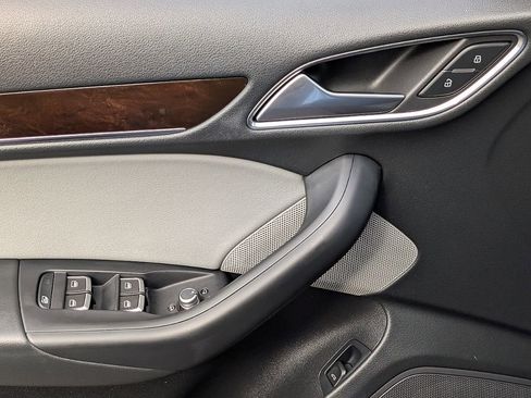 Used 2018 Audi Q3 2.0T Premium Plus w/ Premium Plus Package image 29