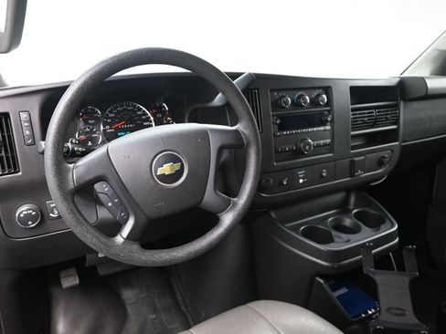 Used 2016 Chevrolet Express 2500 RWD image 17