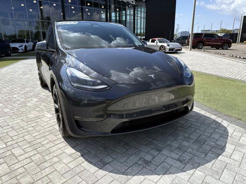 Used 2024 Tesla Model Y Long Range AWD/4WD image 8