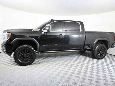Used 2022 GMC Sierra 2500 Denali w/ Denali Black Diamond Edition AWD/4WD image 2