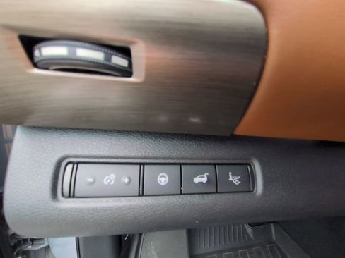 Used 2022 Nissan Pathfinder Platinum w/ Cargo Package FWD image 14