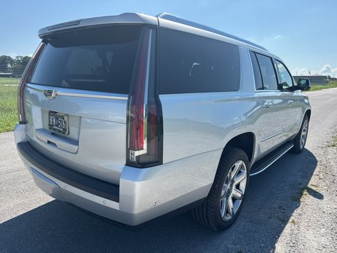 Used 2018 Cadillac Escalade ESV Luxury AWD/4WD image 3