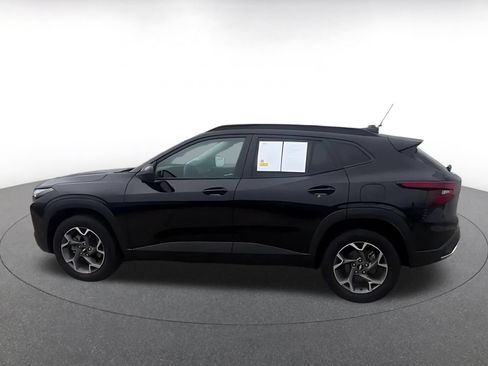 Used 2025 Chevrolet Trax LT FWD image 9
