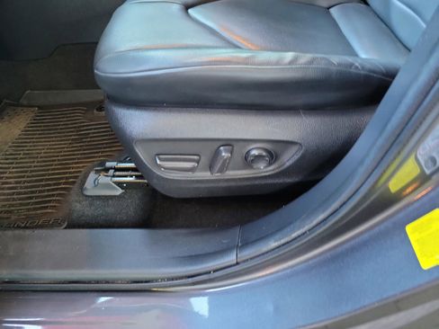 Certified 2023 Toyota Highlander XLE image 30